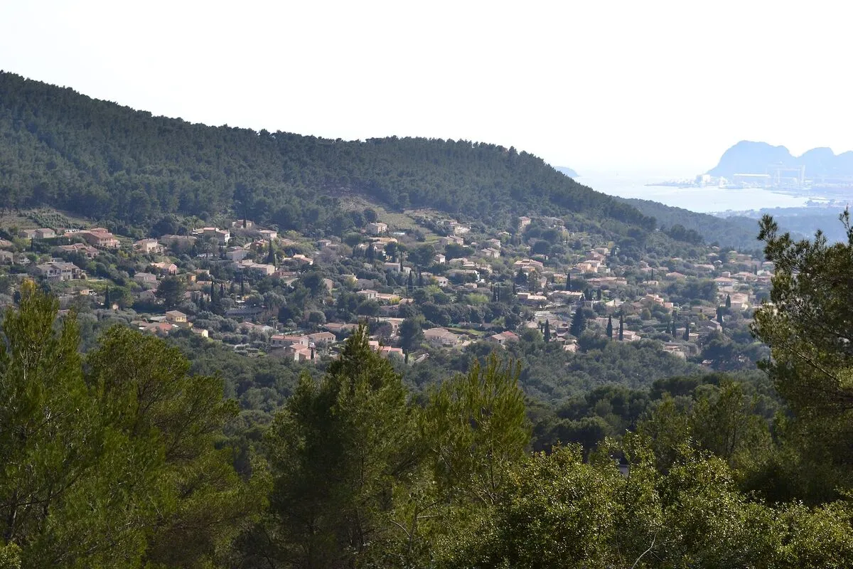 Vue du village de Ceyreste
